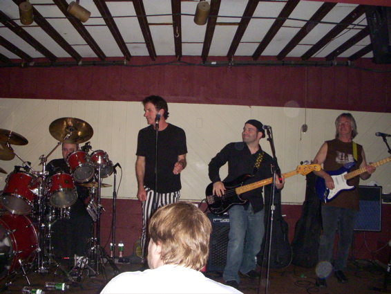 http://www.garrettharding.com/photos/Nikon Results May 2007/7 The Fools 1 small.jpg